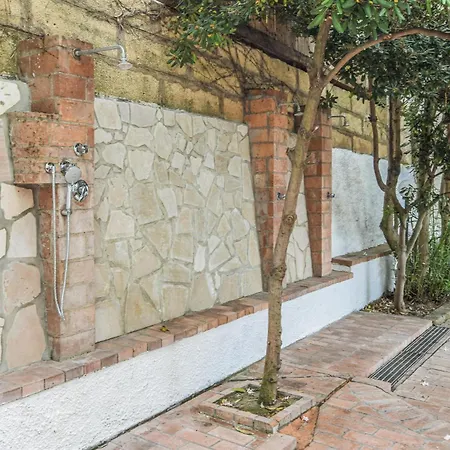Awesome Apartment In Capo Rizzuto Appartement Capo Rizzuto